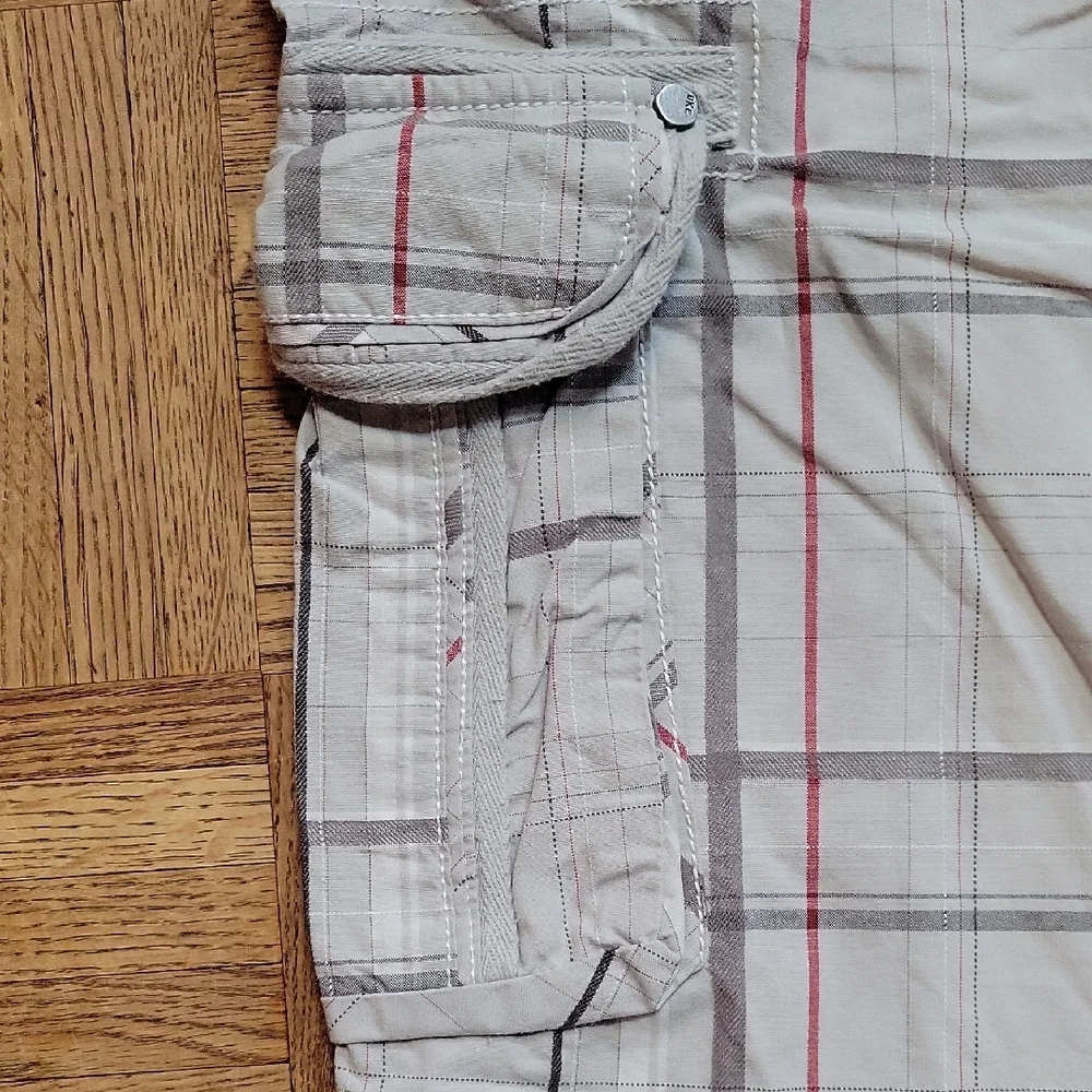 BKE Men's Plaid Cargo Shorts Gray and Red Size 36 - Picture 5 of 8